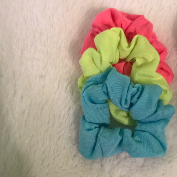 SCRUNCHIES! - Picture 2 of 3